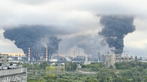 Москва в пламъци: Украински дронове удариха ключова рафинерия въпреки руската ПВО