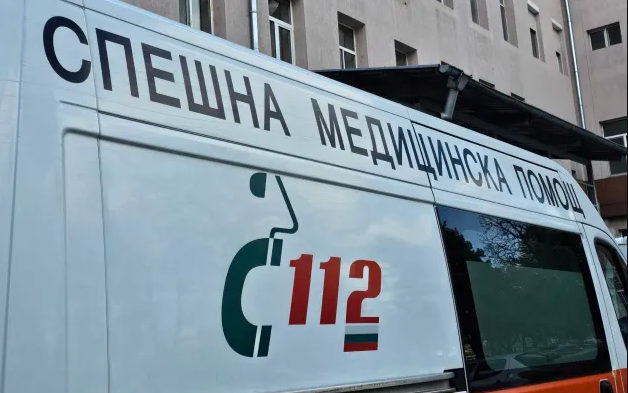 Кола помете трима работници на АПИ край Ботевград