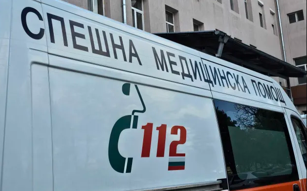 С опасност за живота са тримата служители на АПИ, пометени край Ботевград