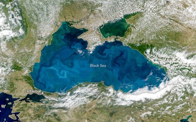 НАСА засне необичайно тюркоазено Черно море