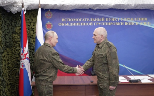 Путин на фронта, докладва му Герасимов: Превзехме Константиновка (СНИМКИ)