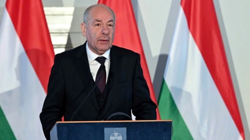 Унгарският парламент гласува отстраняването на президента Шуйок в безпрецедентна конституционна промяна