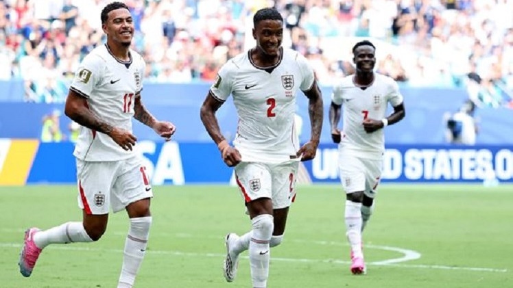 Англия с бронза на Мондила след супершоу