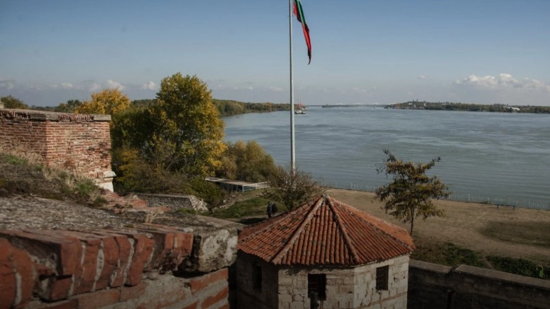 Дунав пресъхва? Водите на реката на крачка от историческо дъно