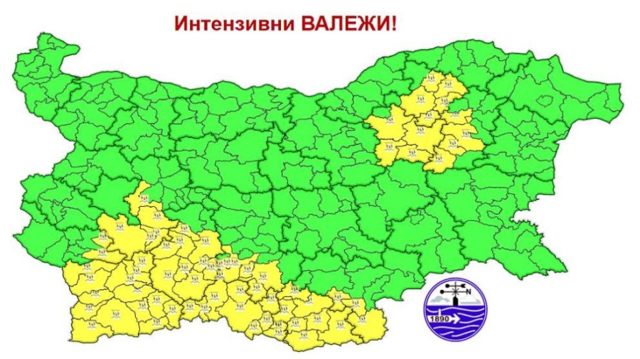 НИМХ обяви жълт код в 10 области: Бури, порои и рязко захлаждане