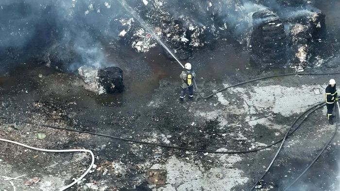 Огнен ад в завод в Пловдив! 14 екипа на терен