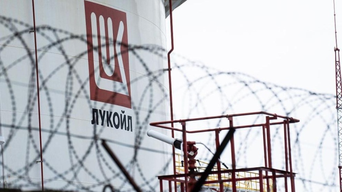 Великобритания удължи лиценза за „Лукойл“ в България