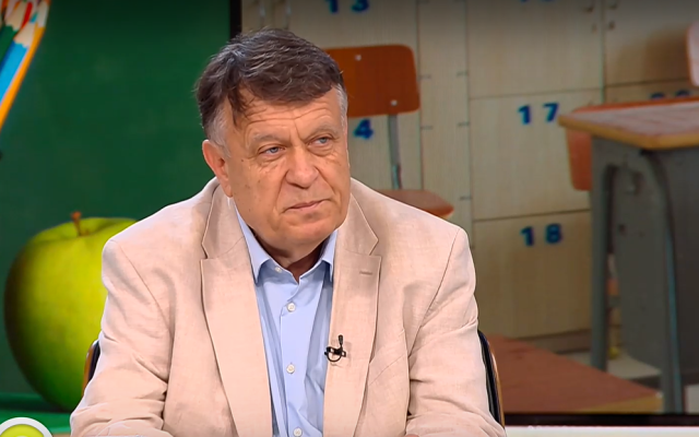 Проф. Вълчев: Няма да превърнем училището в казарма