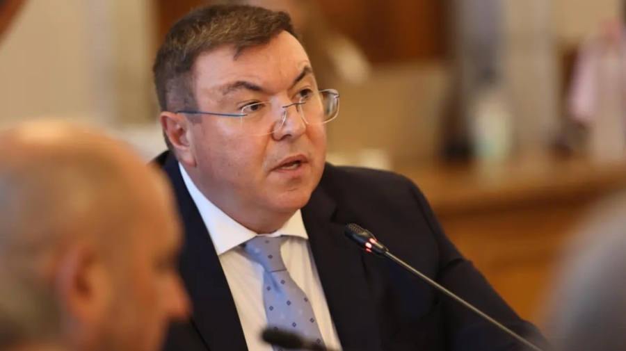 Костадин Ангелов след оставката на доц. Кунчев: Човек с огромна експертиза, но без самочувствието на всезнаещия