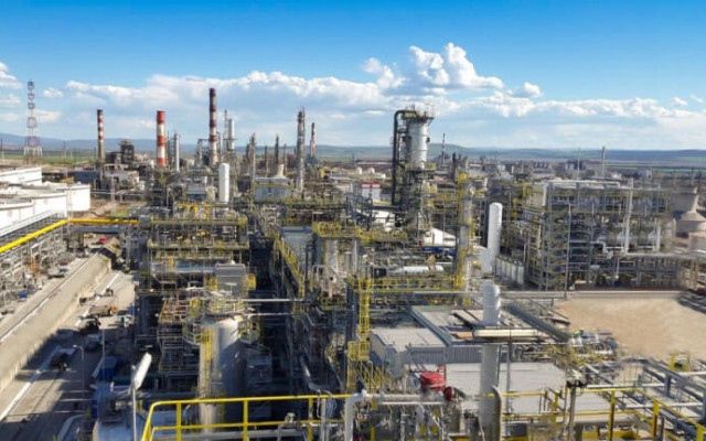 Особеният управител на "Лукойл Нефтохим": Няма риск от недостиг на горива, докато рафинерията работи