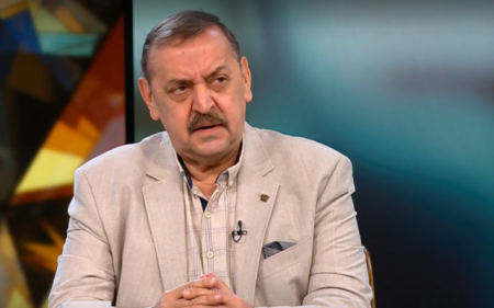 Кантарджиев предупреди: Хремавите баби да не ходят по внуците с "дай да го цункам!"