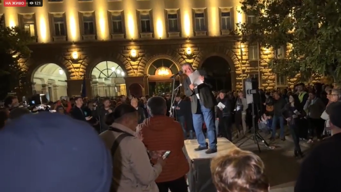 НА ЖИВО: Два протеста в центъра на София - на младите медици и антиправителствен (ОБНОВЕНА)