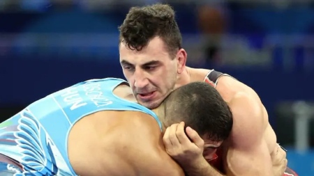 Семен Новиков ще спори за световната титла по борба
