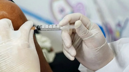 Драмата с ваксините. Ето кога ще ги има в аптеките